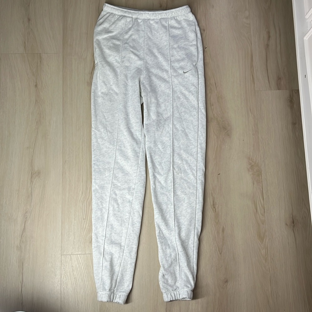 nike grey sweatpants ( never worn )